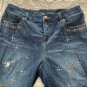 Chicos so slimming girlfriend ankle jeans size 2, glitter stars on the front